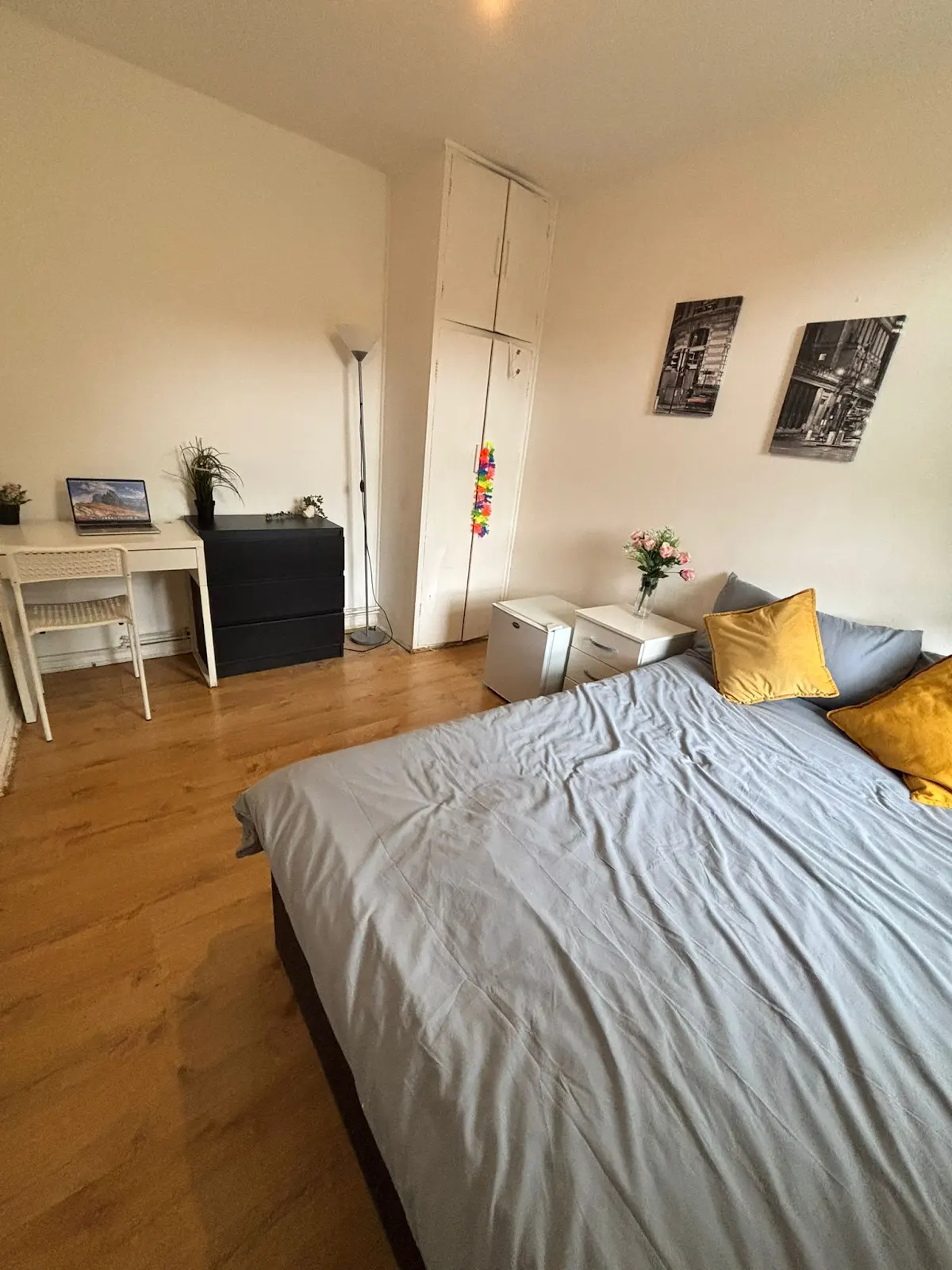 Double room near Oval